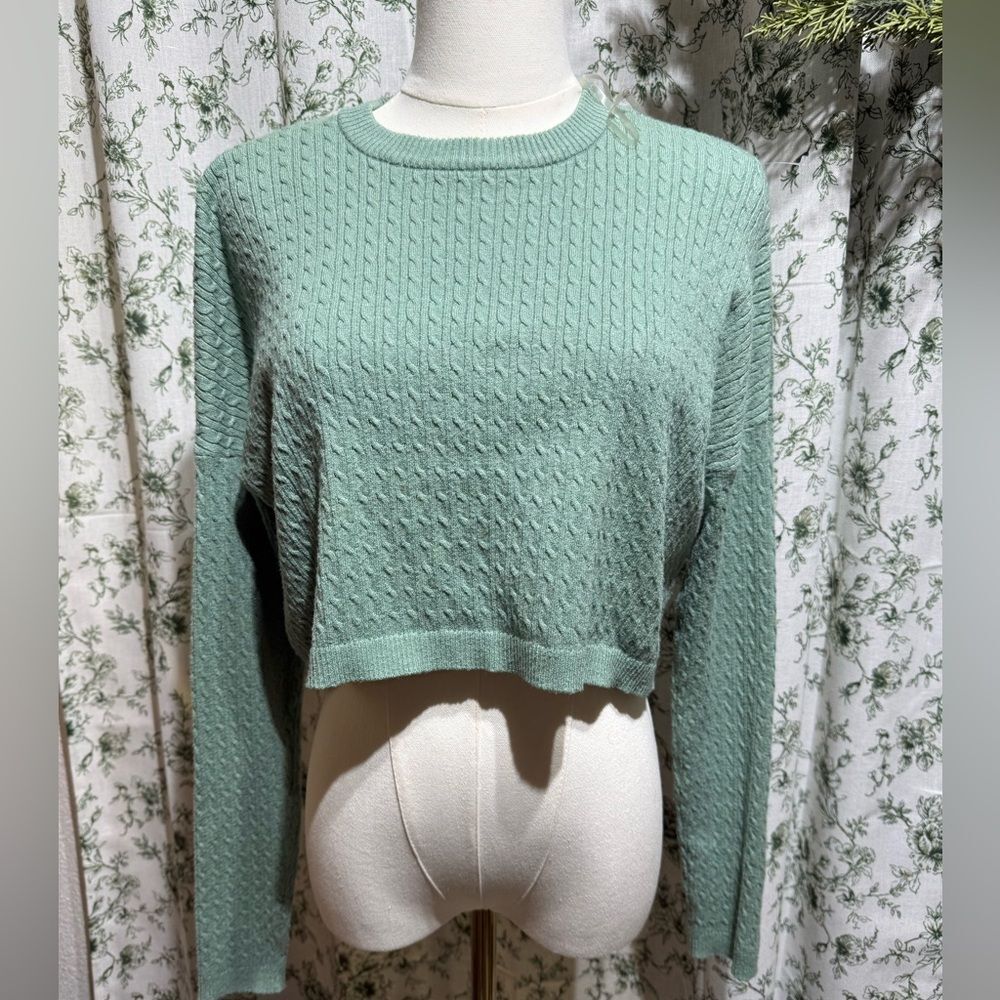 Sky and sparrow top